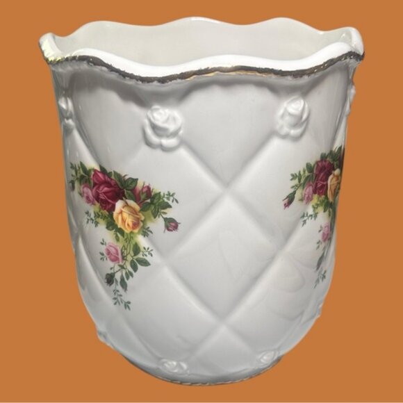 Royal Albert Old English Roses Rosebud Ceramic Planter (H6.5”) (EUC) - Picture 3 of 7